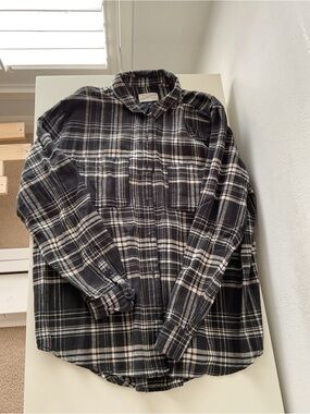 Universal Thread Black and White Plaid Long Sleeve Button-Up Shirt